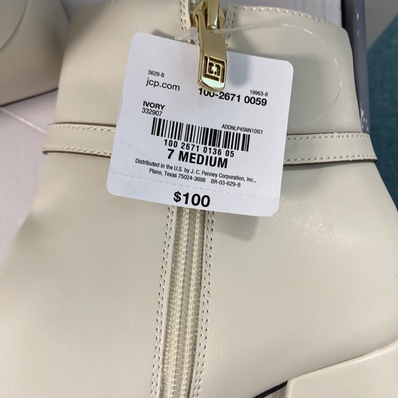 Liz Claiborne Women's White Ankle Boots - Picture 3 of 5